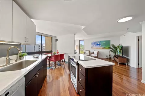 300 Wai Nani Way #PH15, Honolulu, HI 96815