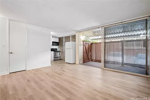 933 Kaheka St #A108, Honolulu, HI 96814
