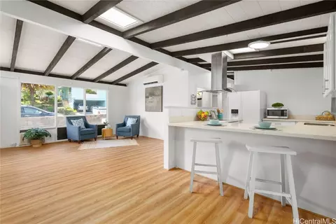 909 Aipo St, Honolulu, HI 96825