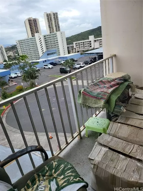 3033 Ala Napuaa Pl #402, Honolulu, HI 96818