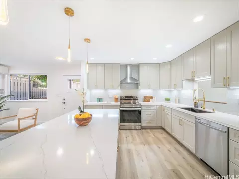 529 Kekupua St, Honolulu, HI 96825