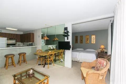 2452 Tusitala St #604, Honolulu, HI 96815
