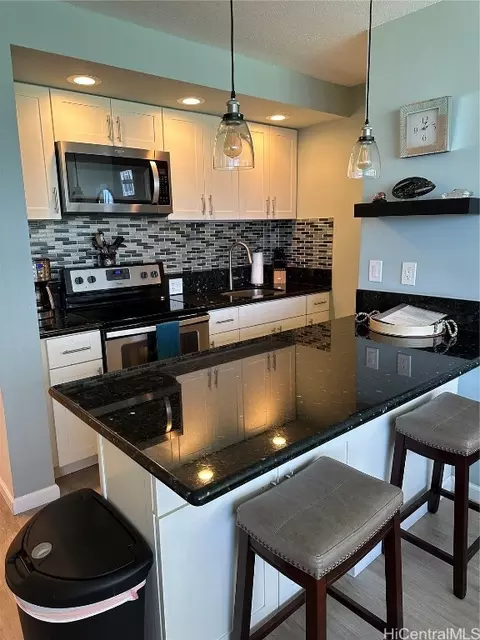 2500 Kalakaua Ave #1005, Honolulu, HI 96815