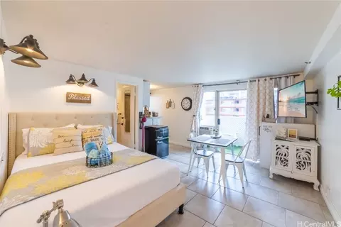 2463 Kuhio Ave #508, Honolulu, HI 96815