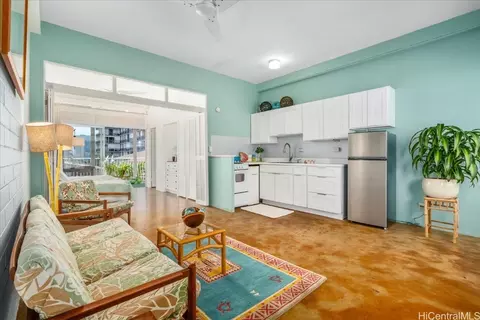 1020 Green St #204, Honolulu, HI 96822