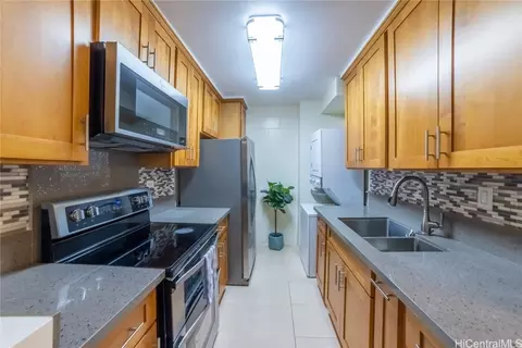 1260 Richard Ln #513, Honolulu, HI 96819