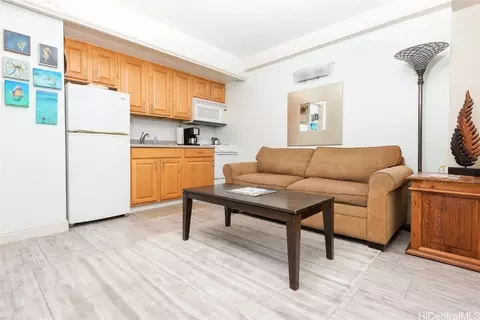 2440 Kuhio Ave #1811, Honolulu, HI 96815