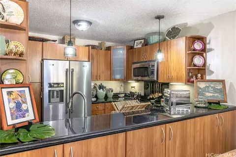 555 Hahaione St #4E, Honolulu, HI 96825