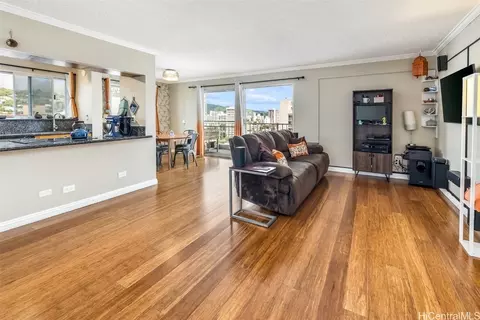 1111 Wilder Ave #10A, Honolulu, HI 96822