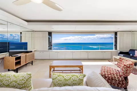 2895 Kalakaua Ave #704, Honolulu, HI 96815