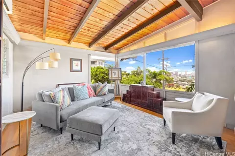 1399 St Louis Dr, Honolulu, HI 96816