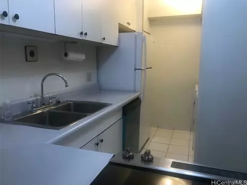 1521 Alexander St #605, Honolulu, HI 96822