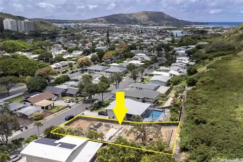 576 Pepeekeo Pl, Honolulu, HI 96825