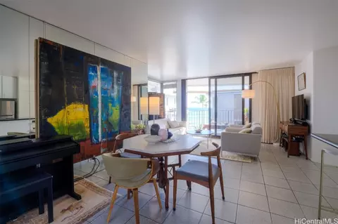 2987 Kalakaua Ave #701, Honolulu, HI 96815