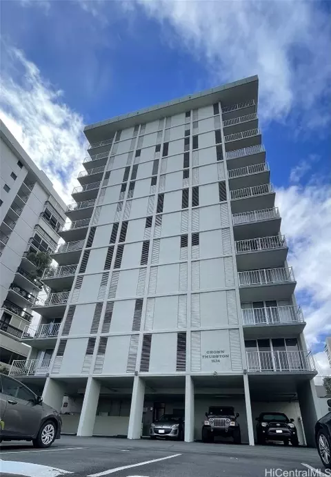 1069 Spencer St #804, Honolulu, HI 96822
