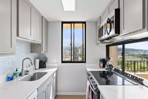 2121 Ala Wai Blvd #1806, Honolulu, HI 96815