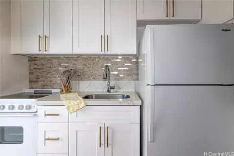 2328 Sea View Ave #407, Honolulu, HI 96822
