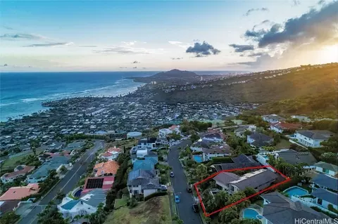 550 Kahiau Loop, Honolulu, HI 96821