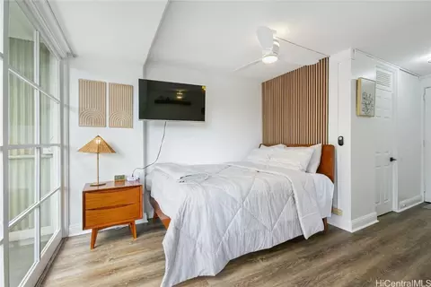 445 Kaiolu St #201, Honolulu, HI 96815