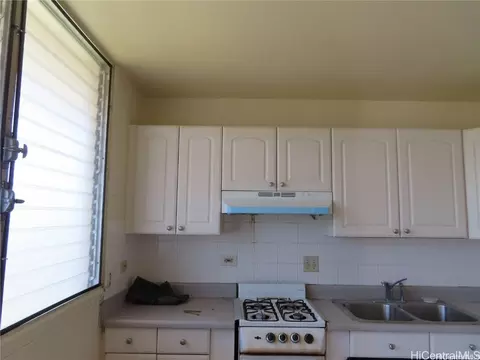 1470 Dillingham Blvd #A302, Honolulu, HI 96817