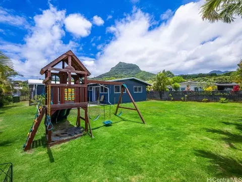 1562 Uluhaku Pl, Kailua, HI 96734