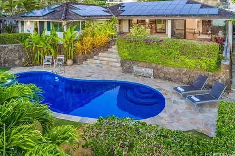 216 Lumahai Pl, Honolulu, HI 96825