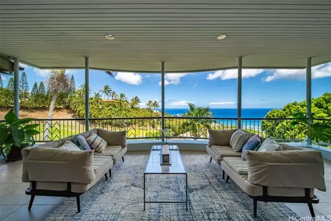 613 Moaniala St, Honolulu, HI 96821