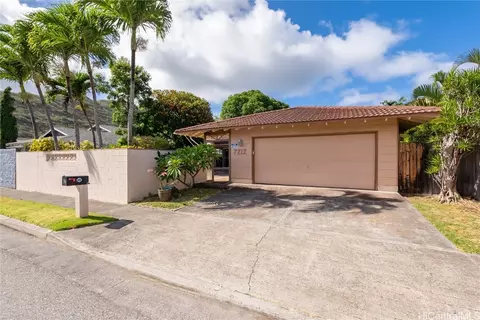 7212 Kuahono St, Honolulu, HI 96825