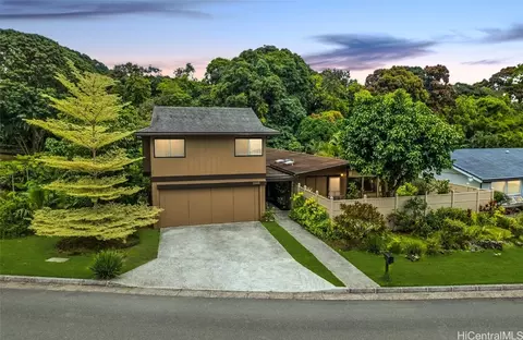 1245 Aloha Oe Dr, Kailua, HI 96734