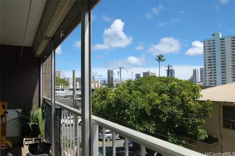 1155 Hassinger St #303, Honolulu, HI 96822