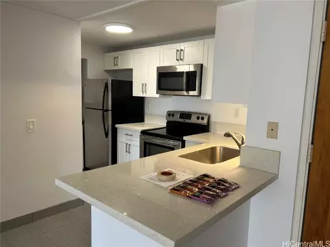 2724 Kahoaloha Ln #904, Honolulu, HI 96826
