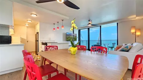 2987 Kalakaua Ave #305, Honolulu, HI 96815