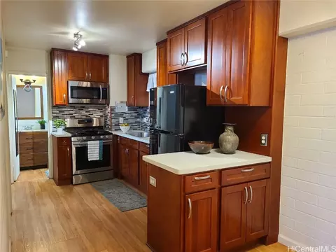 2450 Date St #10, Honolulu, HI 96826