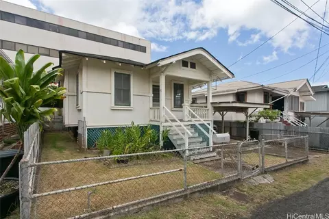 1707 Yamada Ln, Honolulu, HI 96817