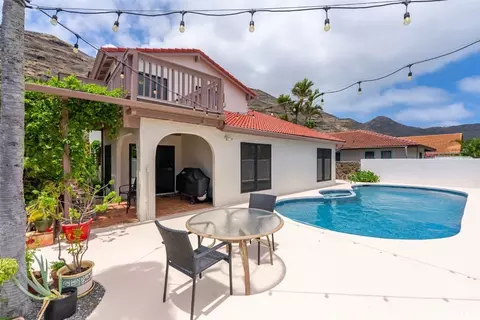 1135 Kahului St, Honolulu, HI 96825