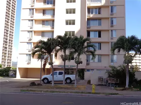 909 Ala Nanala St #701, Honolulu, HI 96818