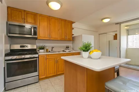 910 Ahana St #904, Honolulu, HI 96814