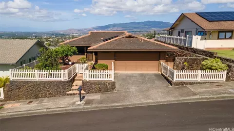 98-1774 Piki St, Aiea, HI 96701