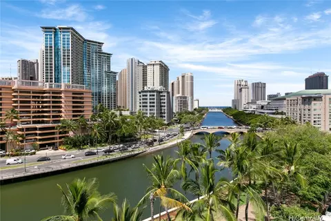 620 Mccully St #803, Honolulu, HI 96826