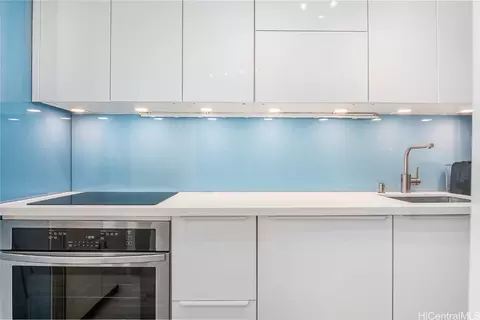 435 Seaside Ave #203, Honolulu, HI 96815