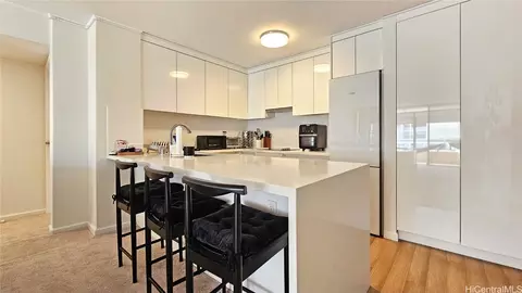 1717 Mott Smith Dr #614, Honolulu, HI 96822