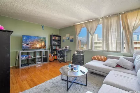 909 Ala Nanala St #1104, Honolulu, HI 96818