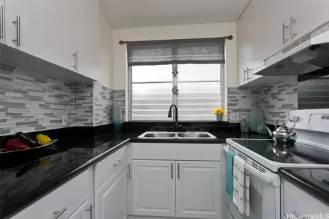 1555 Pohaku St #B105, Honolulu, HI 96817