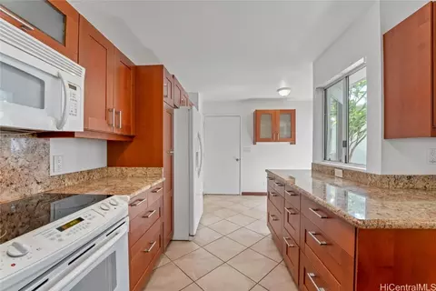 94-824 Lumiauau St #V105, Waipahu, HI 96797