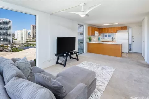 1617 Keeaumoku St #705, Honolulu, HI 96822