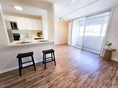 910 Ahana St #504, Honolulu, HI 96814