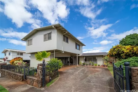 1690 Hoolehua St, Pearl City, HI 96782