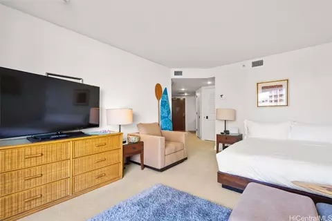 223 Saratoga Rd #906, Honolulu, HI 96815