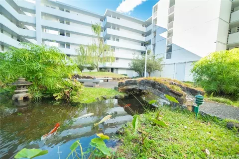 647 Kunawai Ln #A405, Honolulu, HI 96817