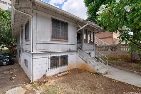 1738 Huna St, Honolulu, HI 96817